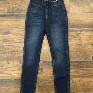 High rise pull on jeggings.